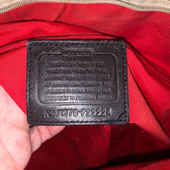 👛💜COACH Peyton Clover Purse💜👛 READ DESCRIPTION AND SEE PHOTOS AND VIDEO - Picture 13 of 15